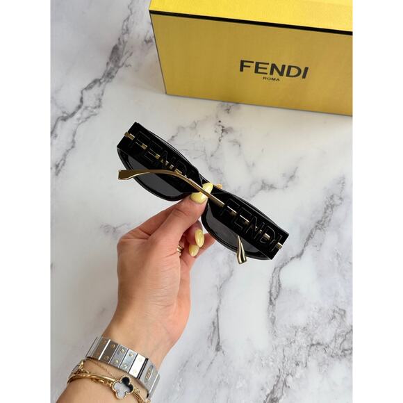 SALE! NEW Fendi FE40120I Fendigraphy Black Shield Sunglasses